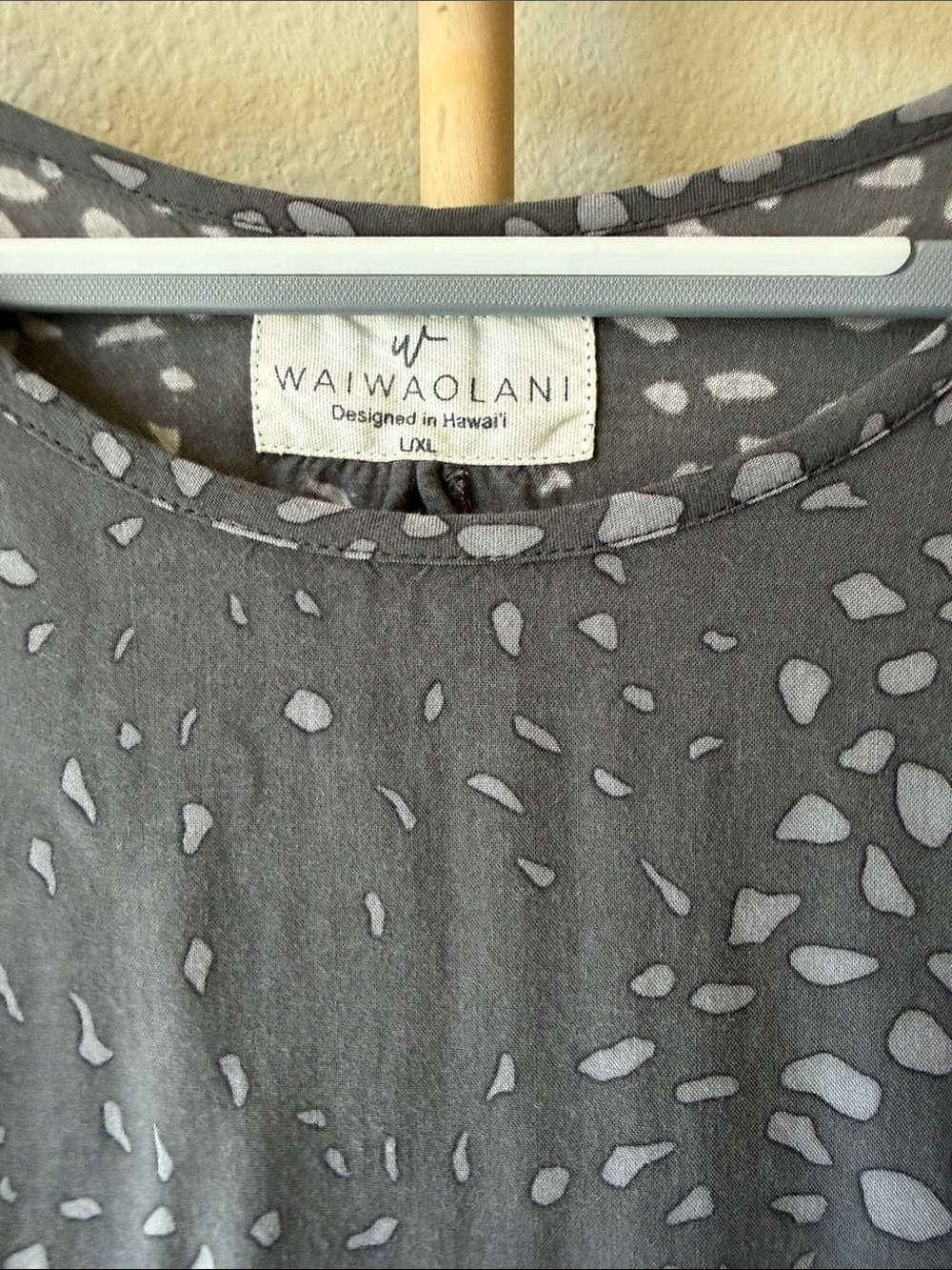 Waiwaolani Gray Printed Women’s Top